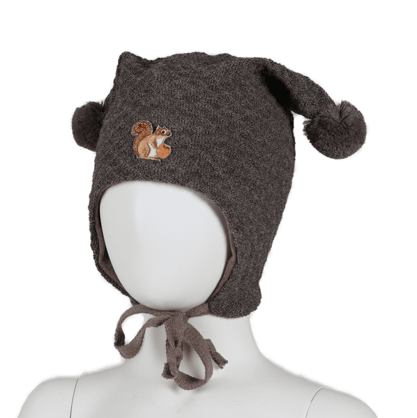 Kivat, brunmelert knytelue i ull med ekorn og dusker